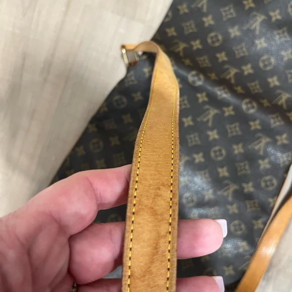 Authentic Louis Vuitton Musette bag gently used - Picture 10 of 11